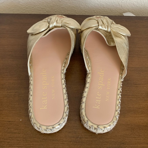 KATE SPADE NEW YORK
Leather Colorblock Pattern Slides
Size: 7.5 - Picture 3 of 4